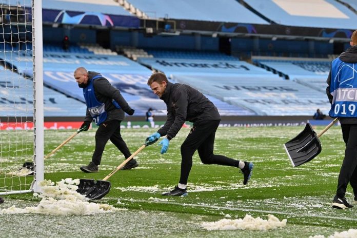 The weather in Manchester leaves the Etihad field filled with hailstones

